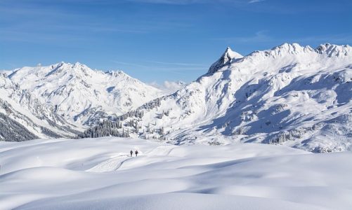 Sognare sotto le stelle: la guida definitiva alla magia di dormire in tenda in montagna