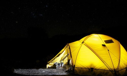 Sognare sotto le stelle: Come scegliere la tenda giusta per un’esperienza indimenticabile